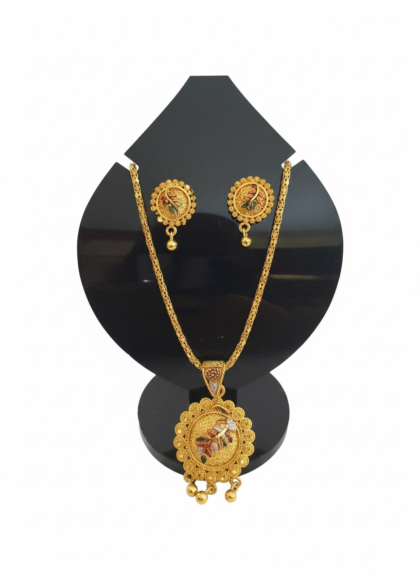 🌺 Traditional Gold-Tone Pendant & Earring Set